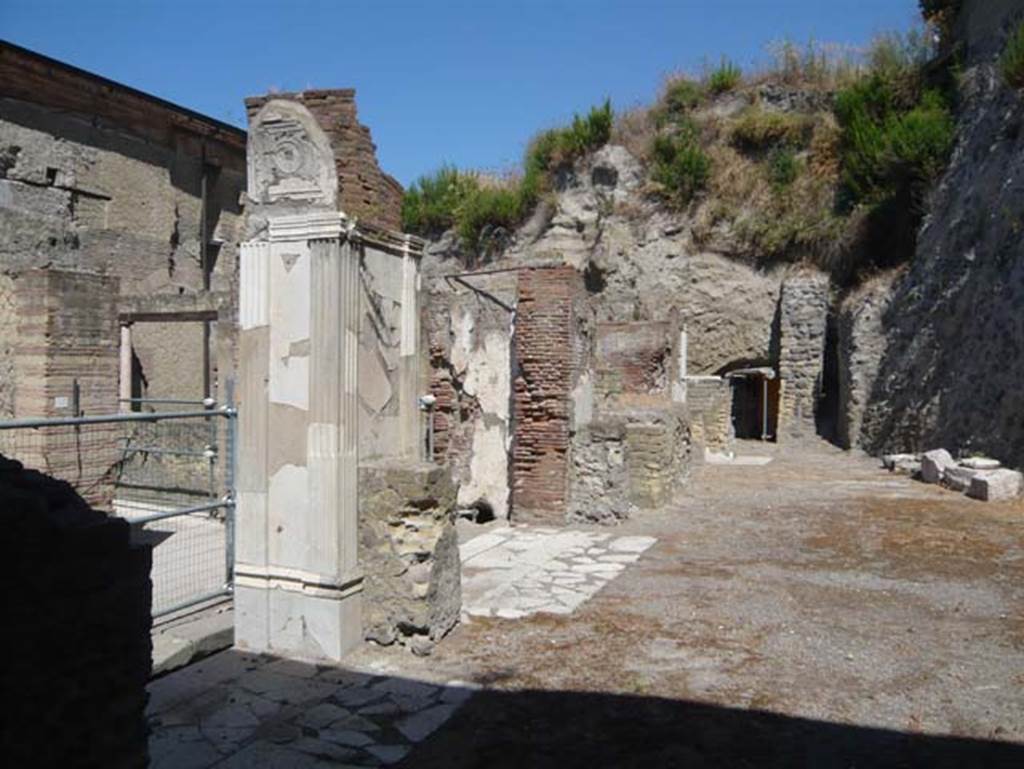 Herculaneum. August 2013. Looking west from four-sided Arch. Photo courtesy of Buzz Ferebee. According to Kraus, “West of the arch, the recent excavations have laid bare a row of brick piers which are reinforced by pilasters at the corners and were formerly faced with marble. These supported stuccoed arcades. Like the arch, this elegant construction can be dated to about 62 AD and seems to correspond to18th century plans and drawings which located at this spot a five-gated entrance to a so-called Basilica, a building explored by Alcubierre and Weber only through tunnels.”
Kraus T. and von Matt L., 1975. Pompeii and Herculaneum: Living cities of the dead. New York: Abrams, (p.120)